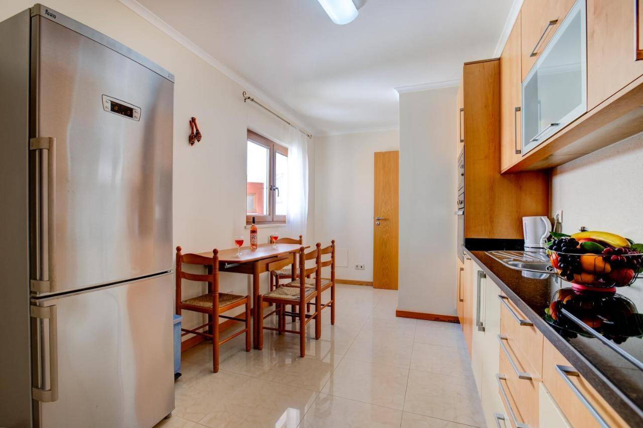 Two Bedroom Apartment With Rooftop Pool In Alvor Exterior photo